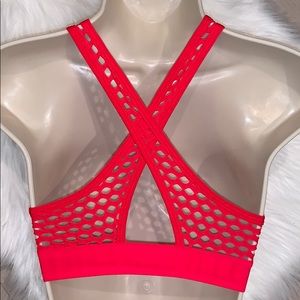 - NWT VS PINK ULTIMATE unlined sports bra